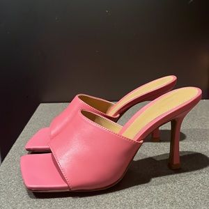 Bottega Veneta Pink mules: Size 6 great condition